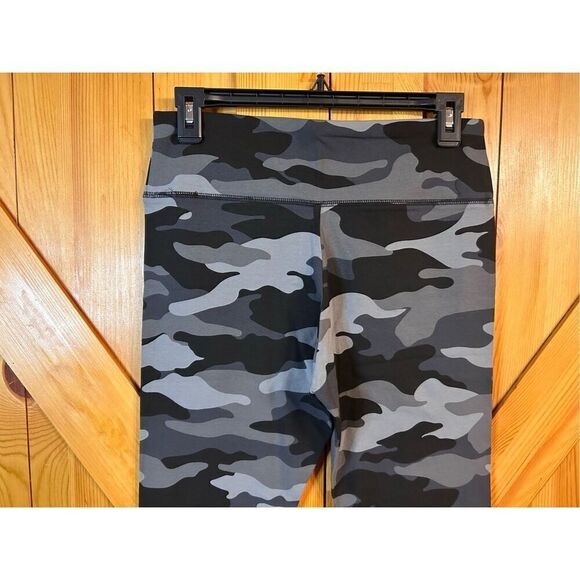 Wild Fable Gray and Black Camo High-Rise Legging Size Med NWT (4690) - Picture 6 of 7